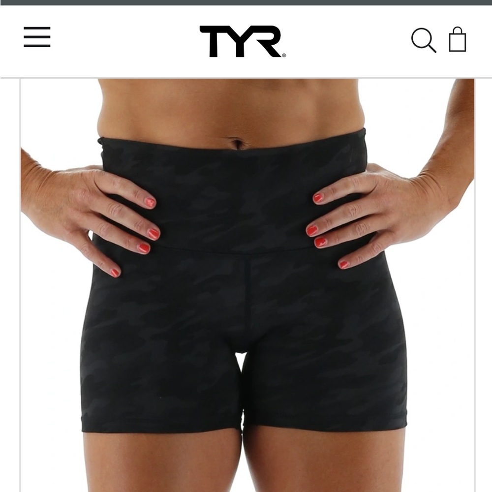 TYR high rise black camo shorts 4” inseam size L